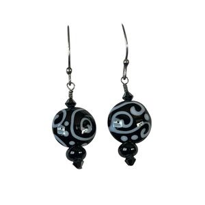 Black White Swirl Glass Beads Dangle Pierced Dangle Earrings